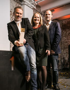 Ausgezeichnet mit dem ersten Platz in der Kategorie 2 (Unternehmen mit elf bis 30 Mitarbeitern) (v.l.): Michael, Sigrid und Björn Norkeweit.